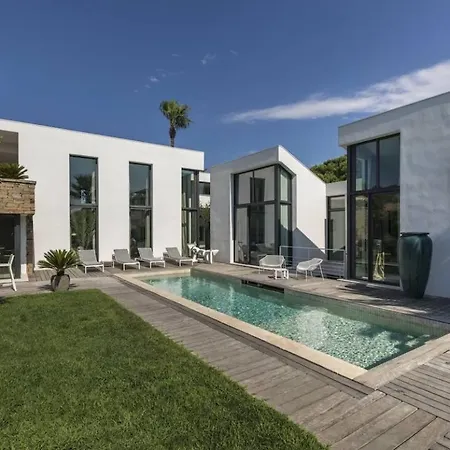 Tripez 5 Bedrooms With Pool Сasa de vacaciones *
