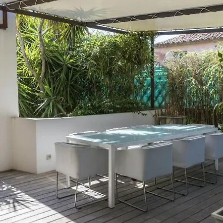 Casa vacanze Tripez 5 Bedrooms With Pool
