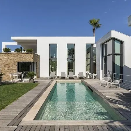 Tripez 5 Bedrooms With Pool Casa vacanze